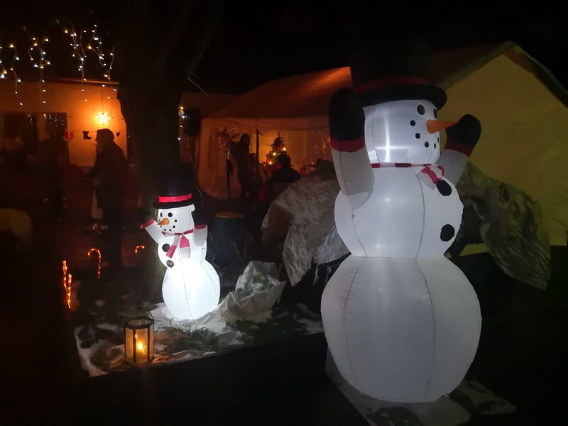 Weihnachtsmarkt -
Märchenklause 