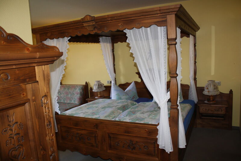 Zimmer mit Himmelbett