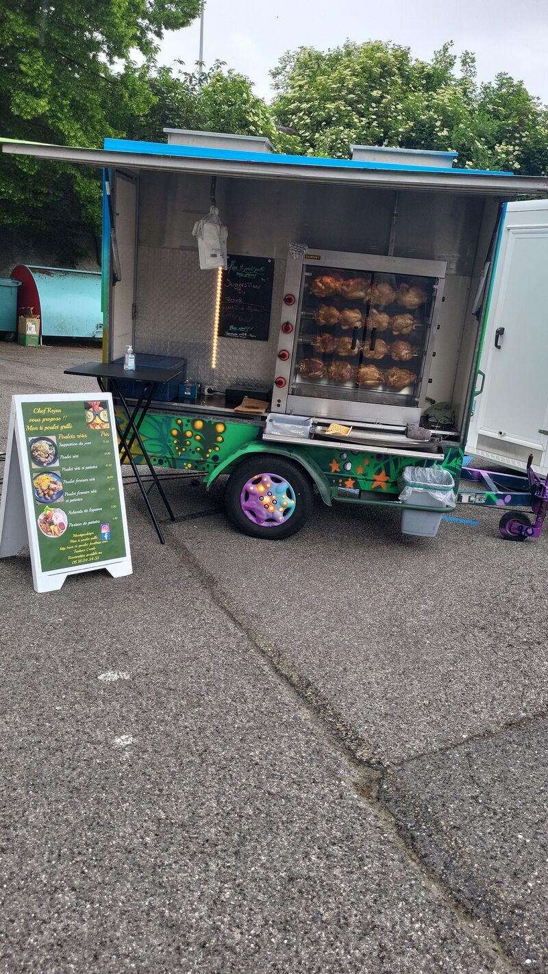 Les ptits poulets se font grillés...