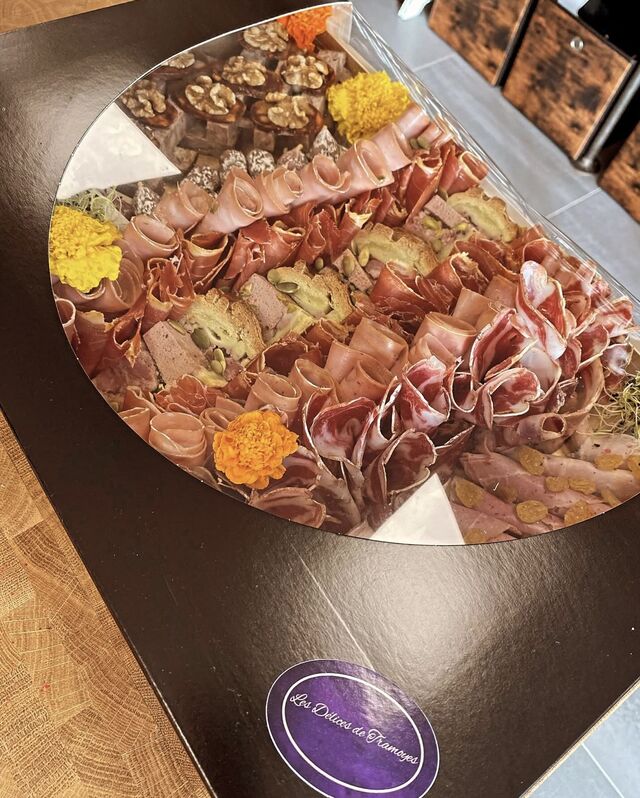 Plateau avec sa boîte de transport 