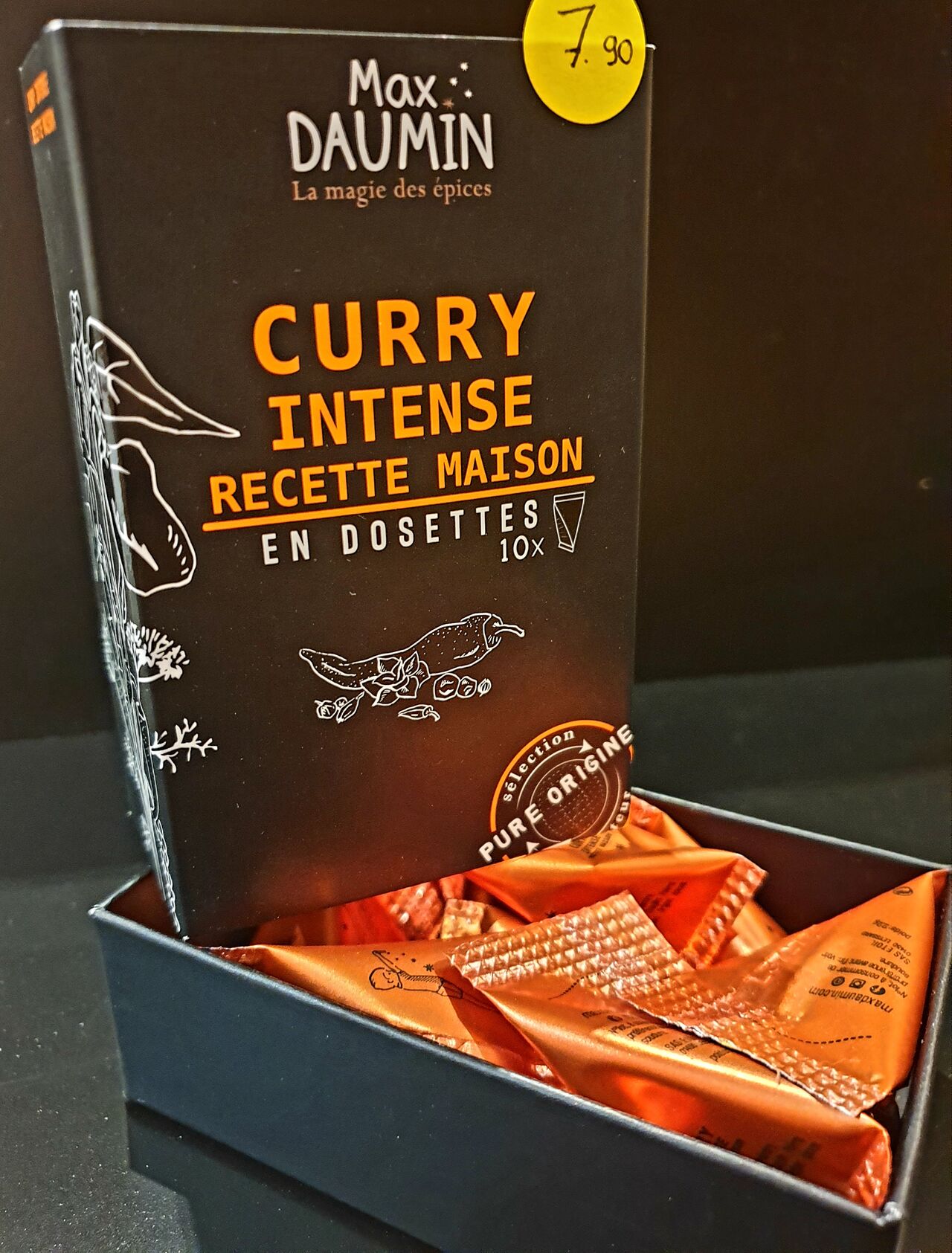 Le CURRY, piquant mais dont sa puissance est acceptable, un peu moins fort que le piment d'Espelette.