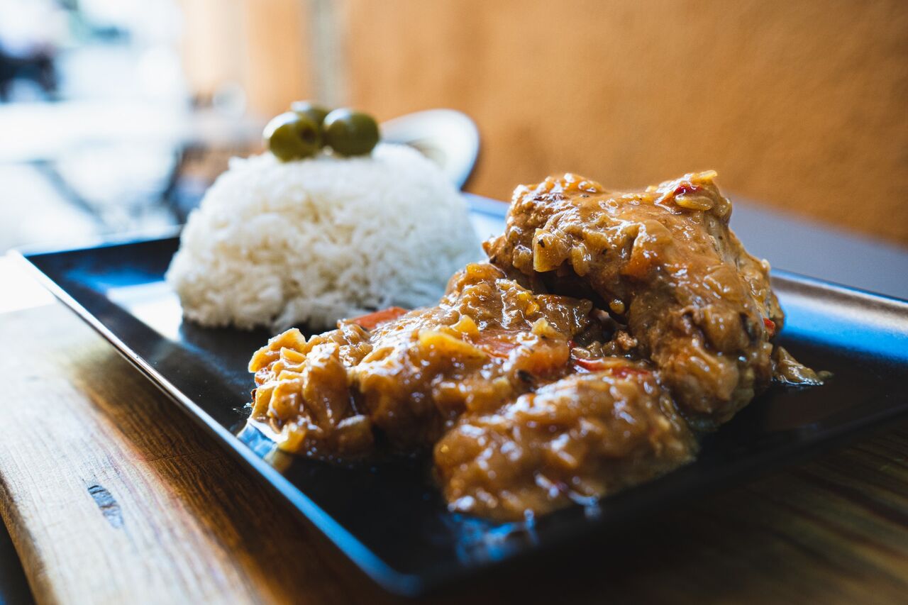 Yassa con pollo