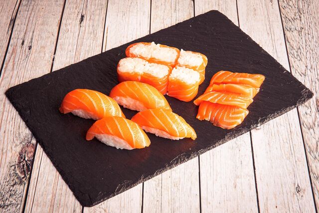 Salmon cheese roll box,
Du Saumon !! C’est tellement bon😋