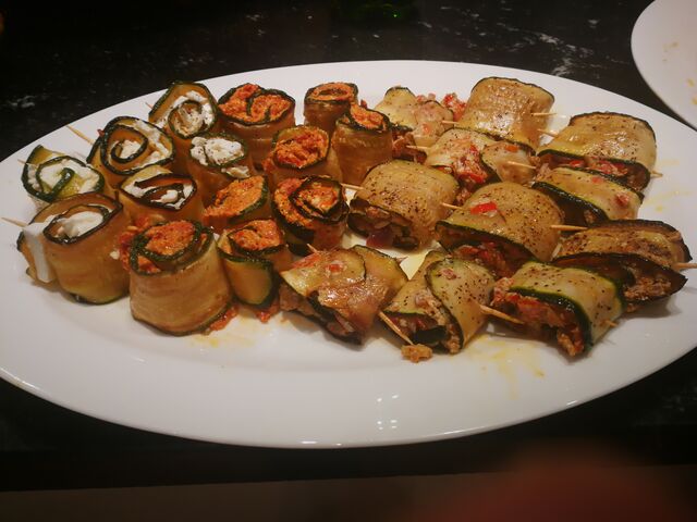 Gefüllte Zucciniröllchen