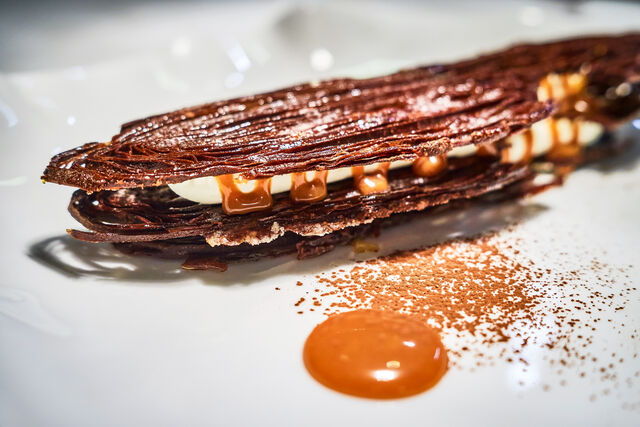  Millefeuille moderne aux dattes & amandes | Lyon