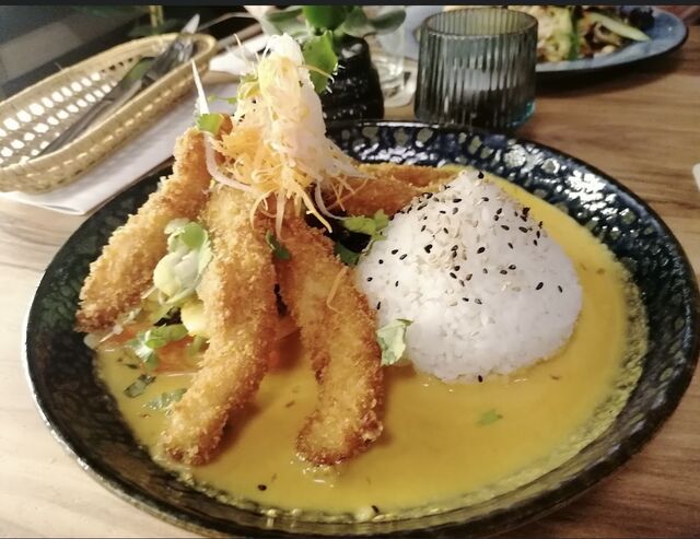 Rote Curry mit paniertem Hähnchen