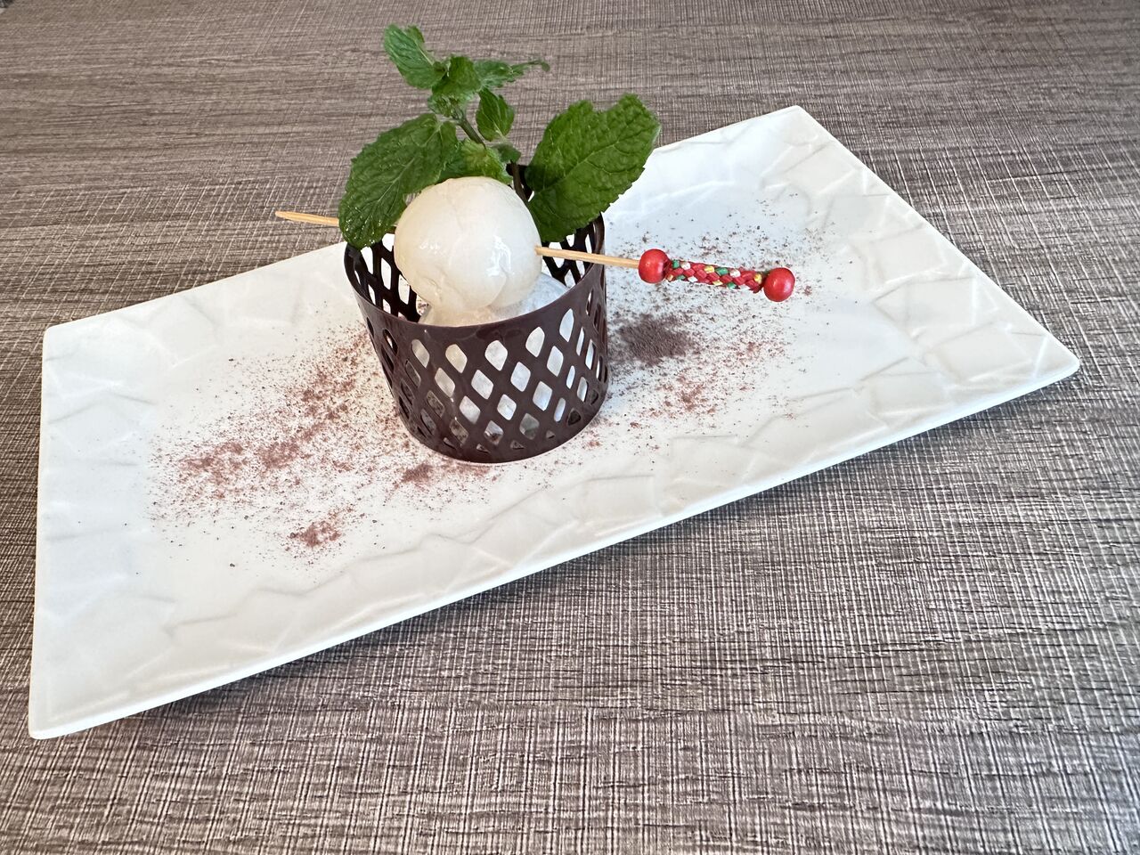 Mochi glacé, chocolat ajouré 