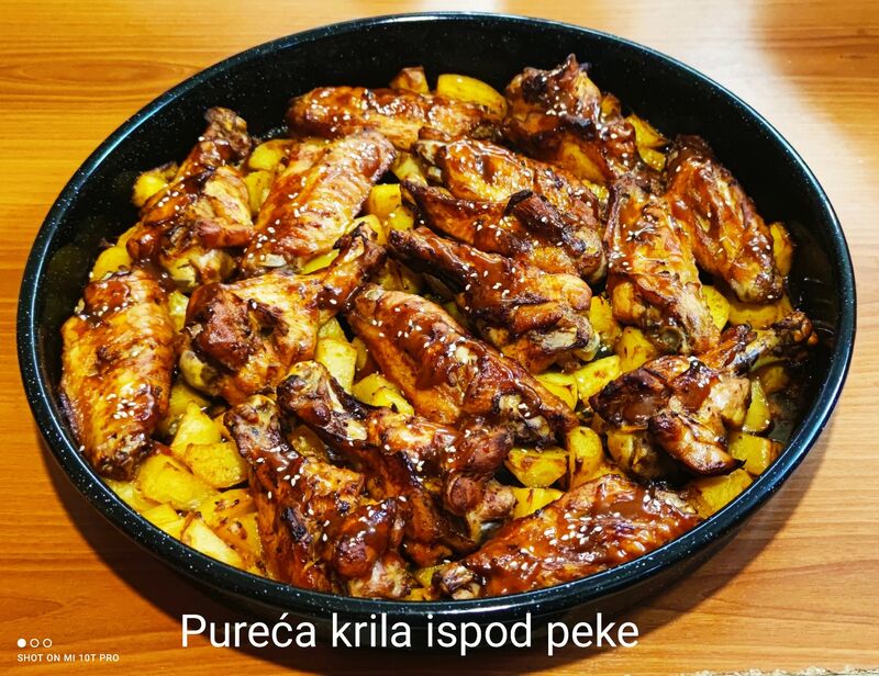 Pureća krila ispod peke!