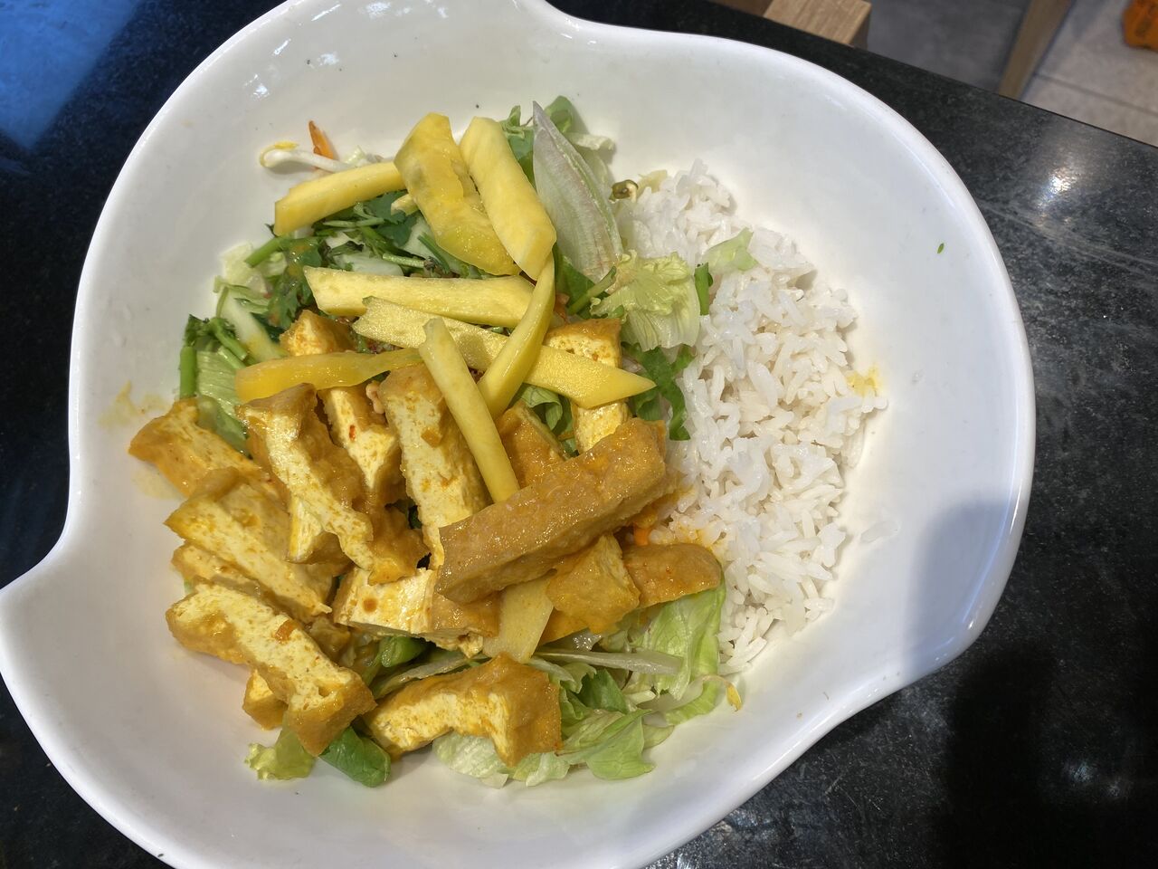Mango Bowls mit SALAT und Tofu