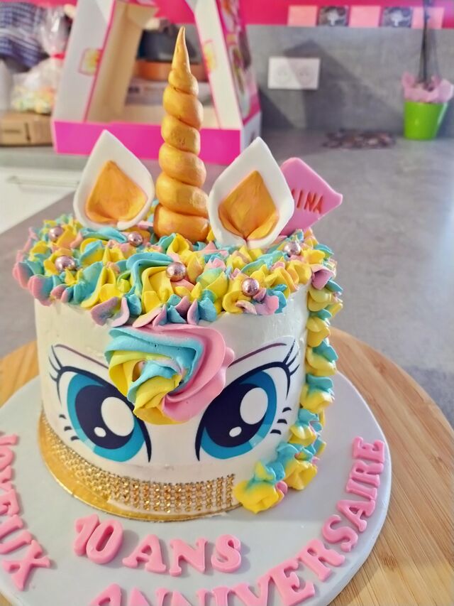 Gâteau licorne
Génoise vanille
Ganache montée Kinder
