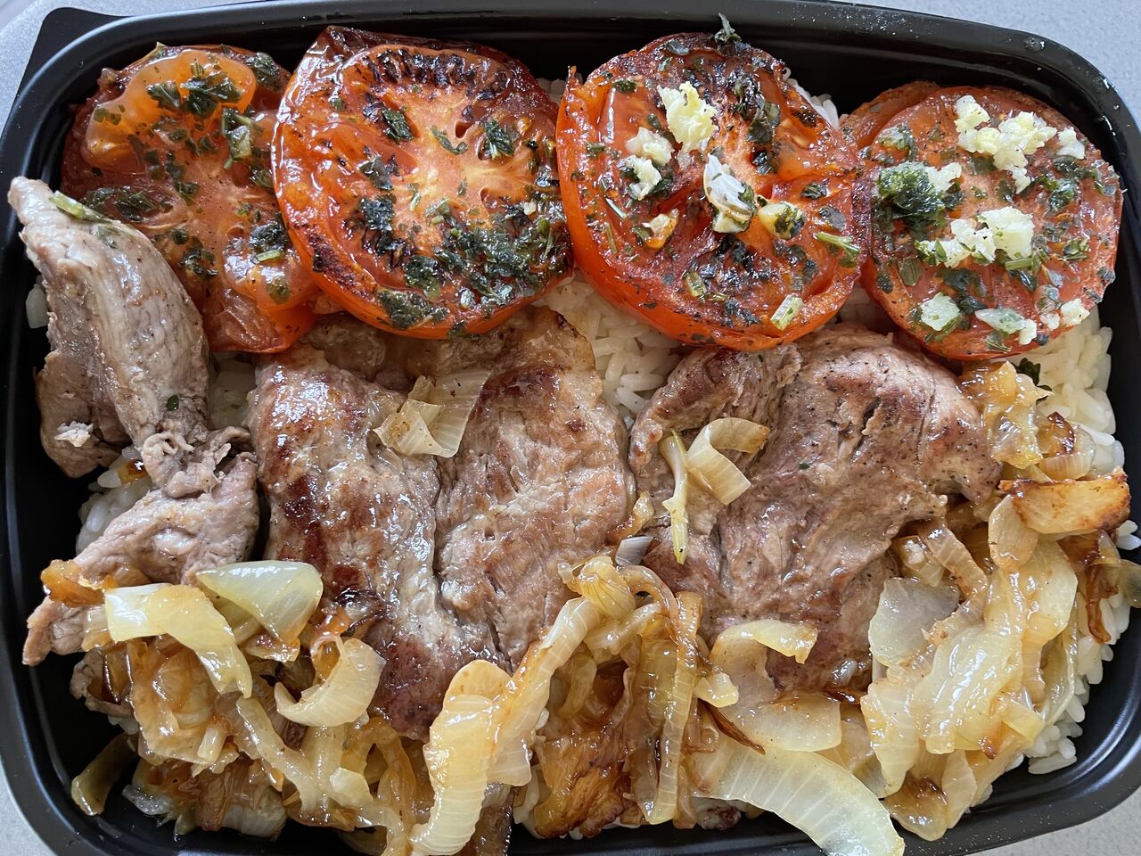 Aussi fondant que du bœuf nous vous proposons un PLUMA DE PORC à la provençale