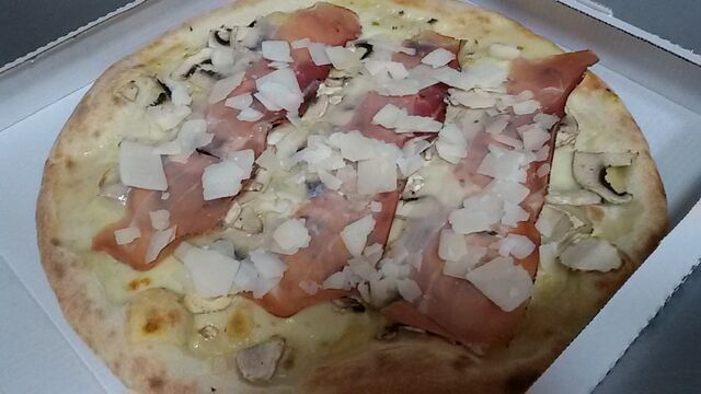 Pizza Svizzera - Sfoglia il menù e scegli la tua preferita