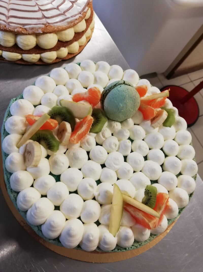 Feuilletage, macarons et crème vanille 