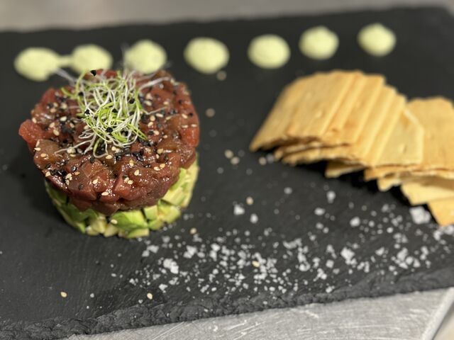 Tartar de atún con aguacate 