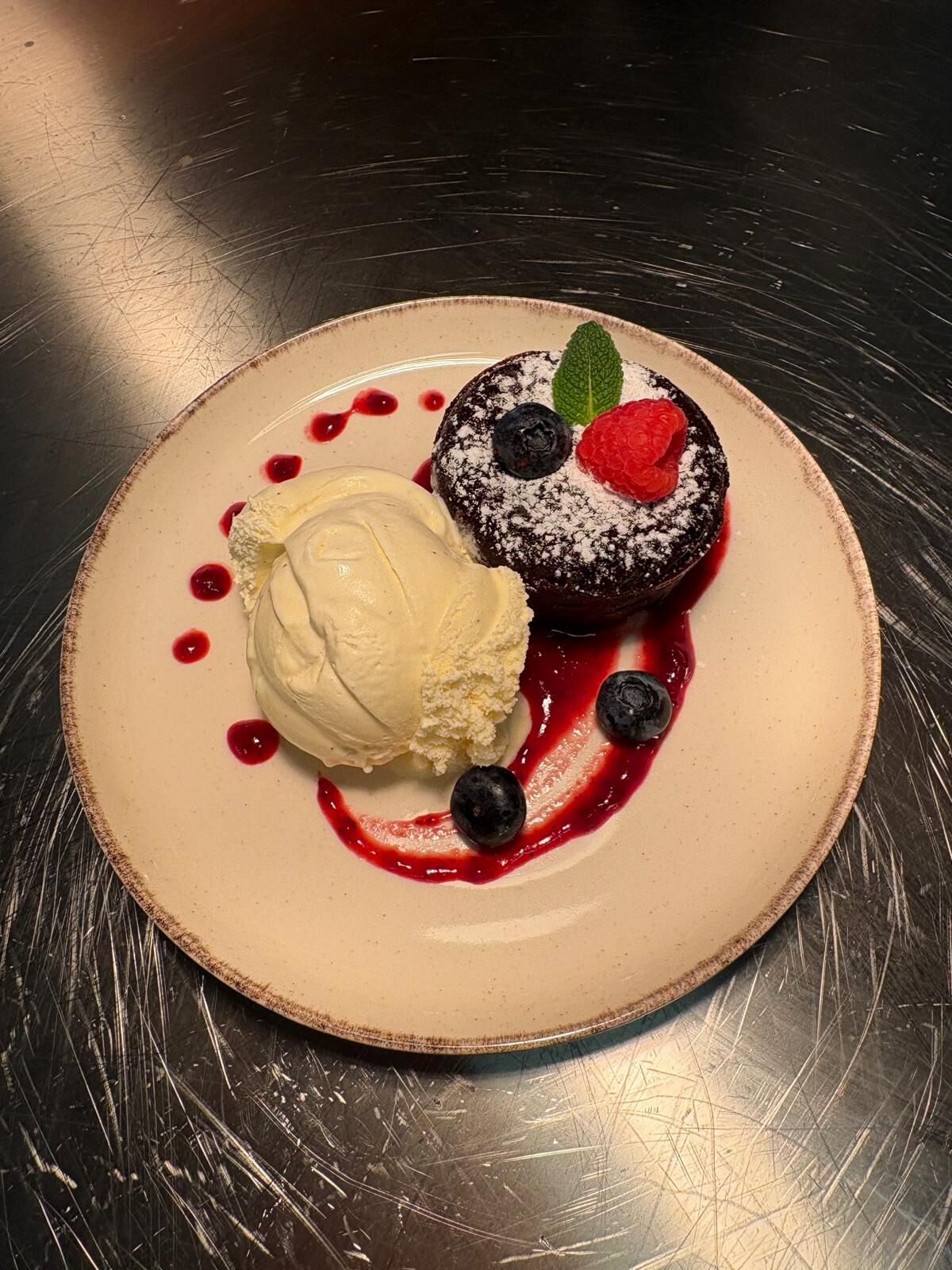 Čokoládový fondán s vanilkovou zmrzlinou