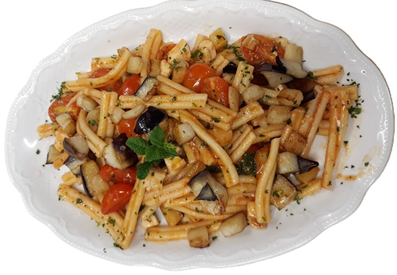 casareccia con pesce spada, melanzane e pomodorini