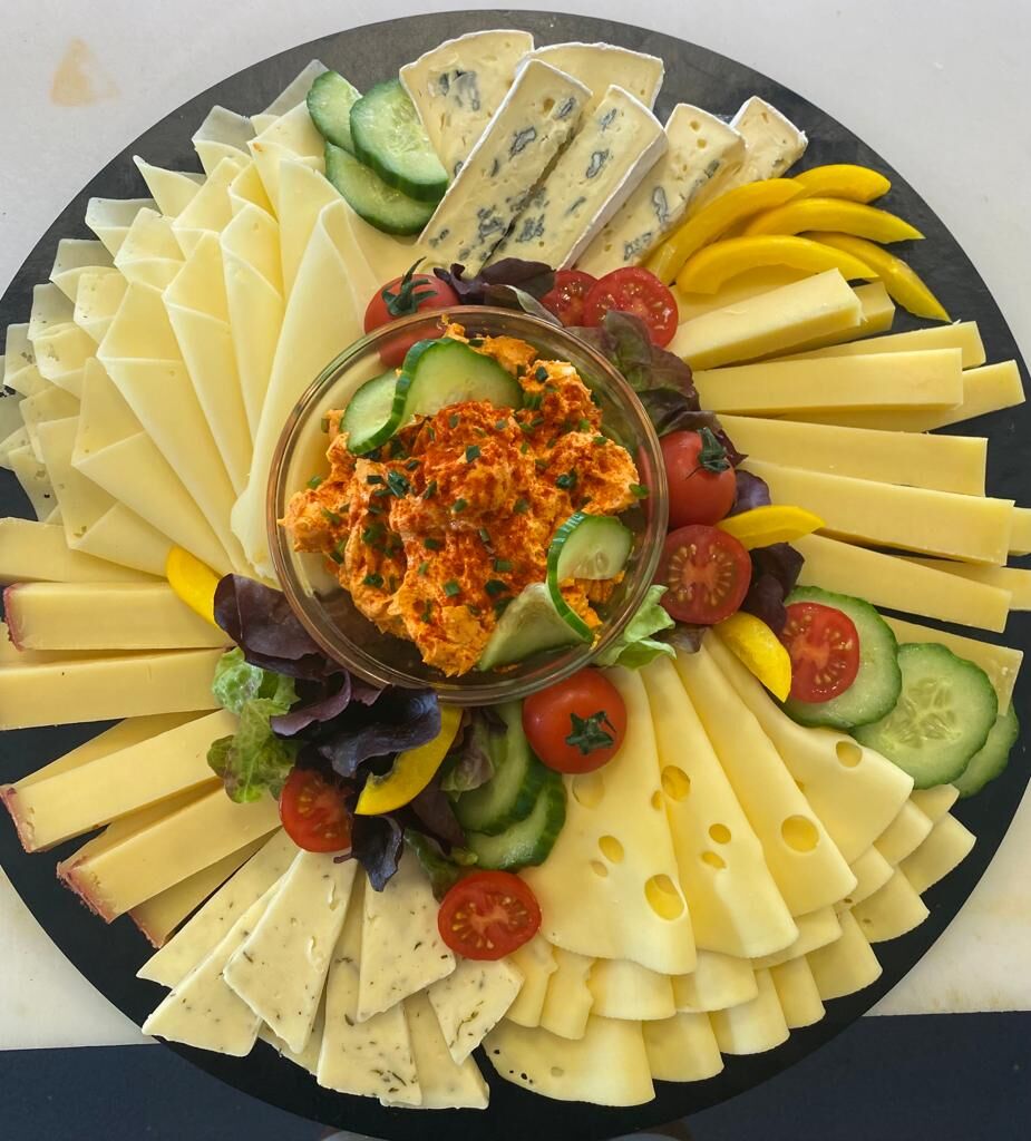 Gerne bereiten wir Ihnen für Ihr Event diverse Wust- und Käseplatten zu