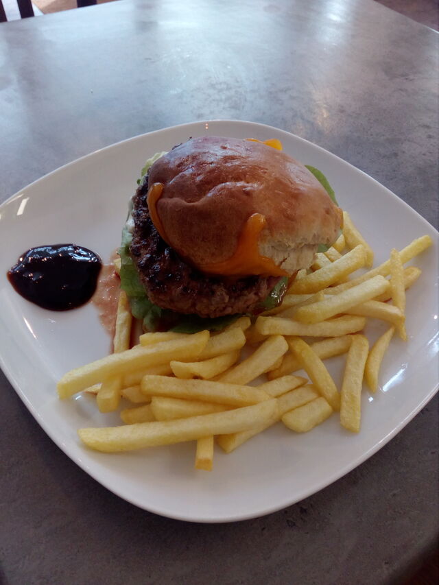 Nous pouvons proposer des burgers frais.