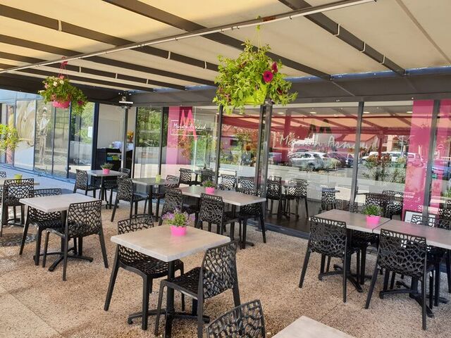 Notre terrasse ombragée et équipée de brumisateurs.