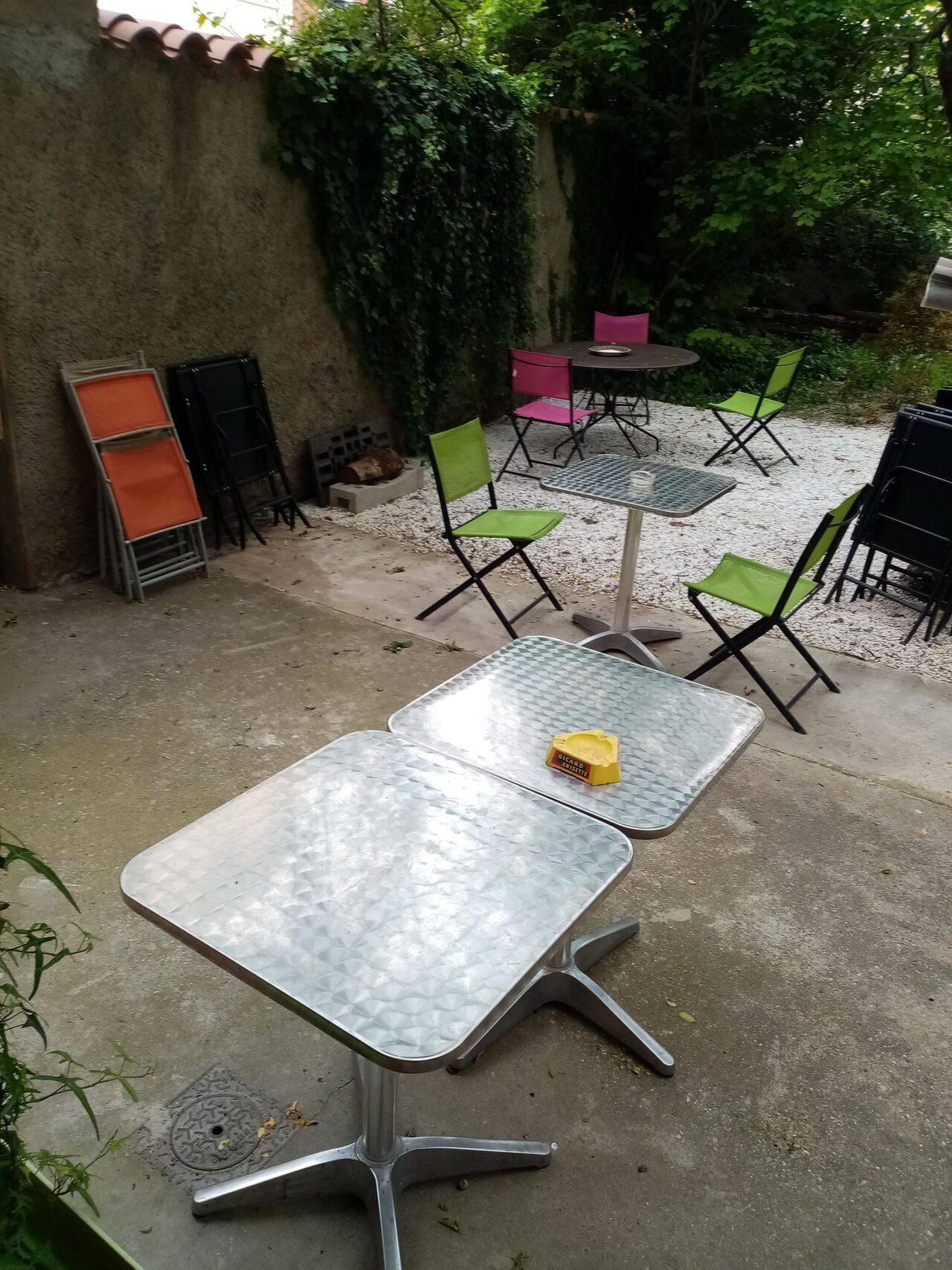 TERRASSE INTÉRIEURE OUVERTE