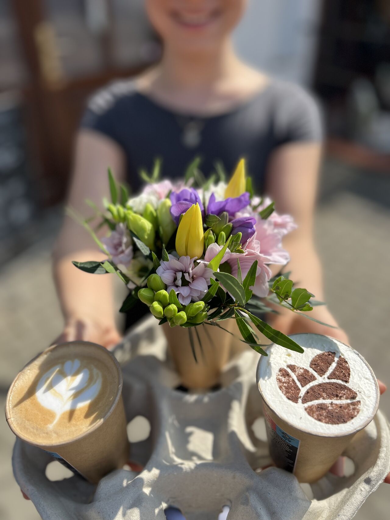 Set - káva, dezert, kytička