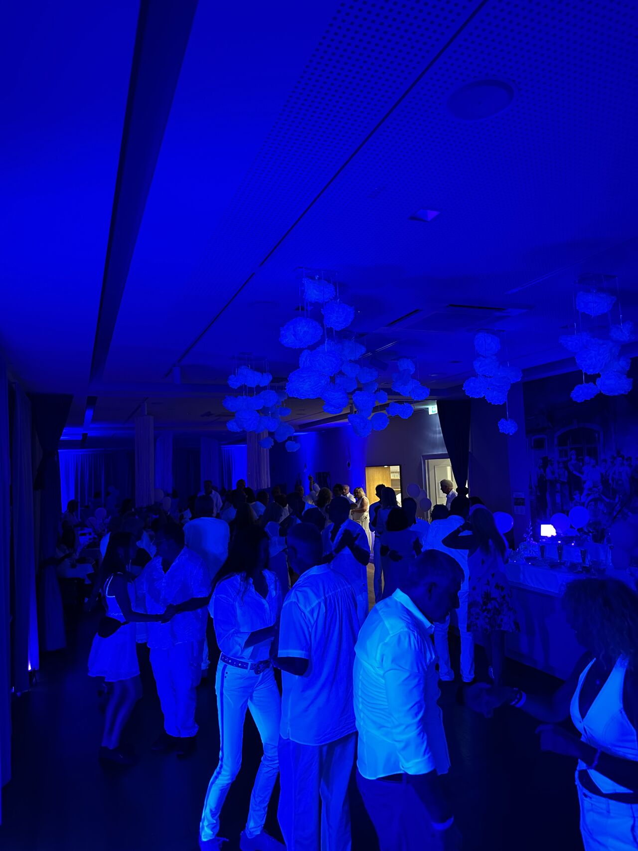 White Night (oben im Saal)