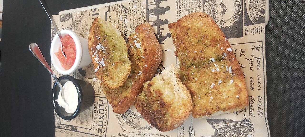 Pan Especiado con Tomate y Alioli de Pera 