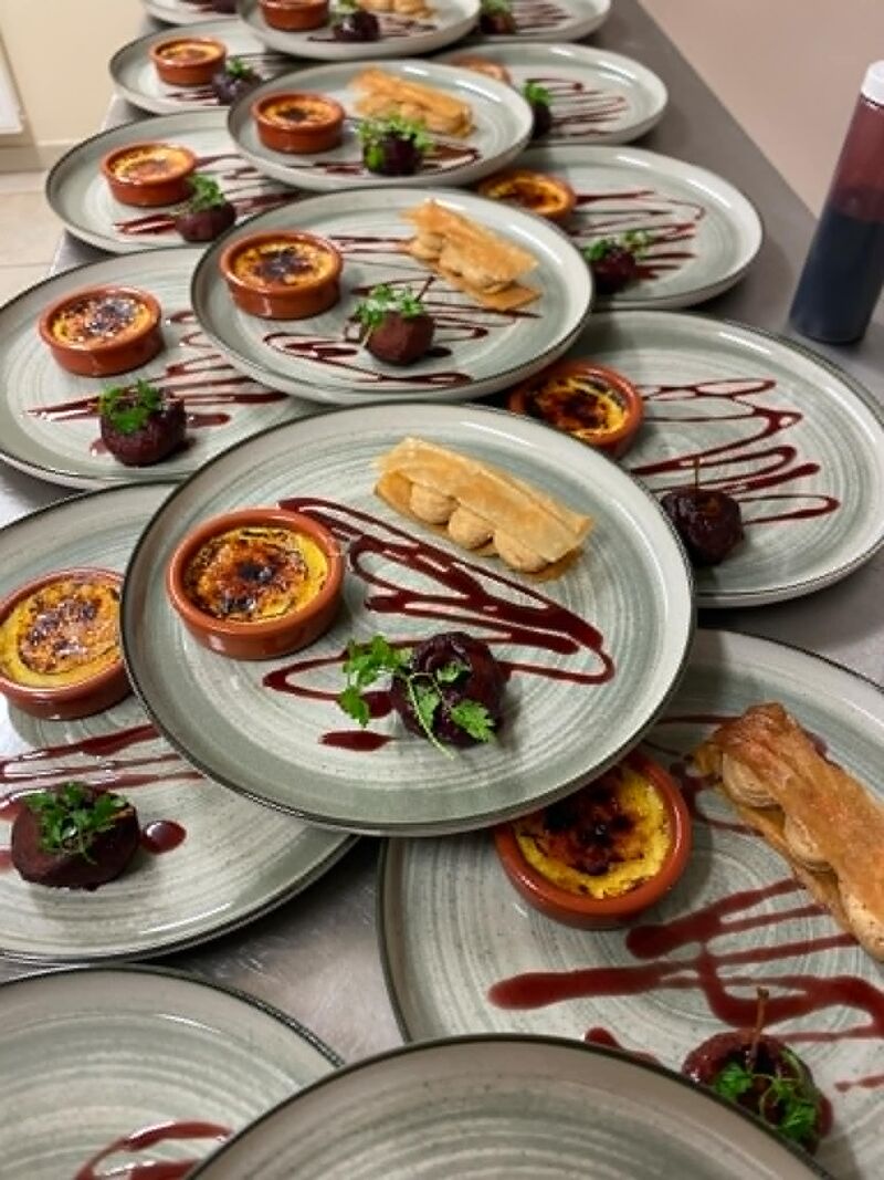 mille feuille de foie gras, pommes tapées de Rivarennes et crème brulée au foie gras 