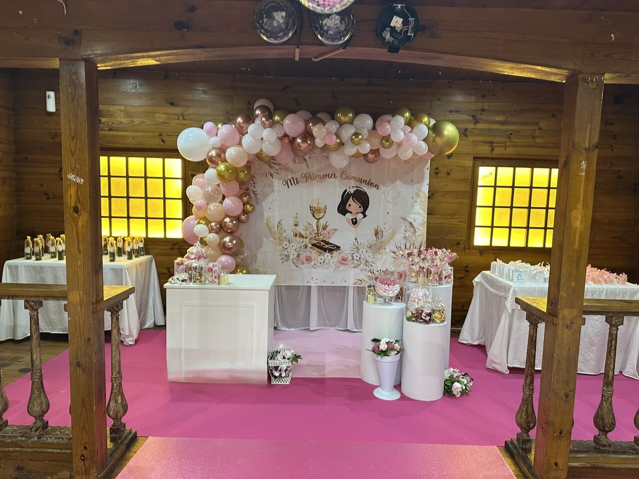 Salón de madera Aforo 90 personas