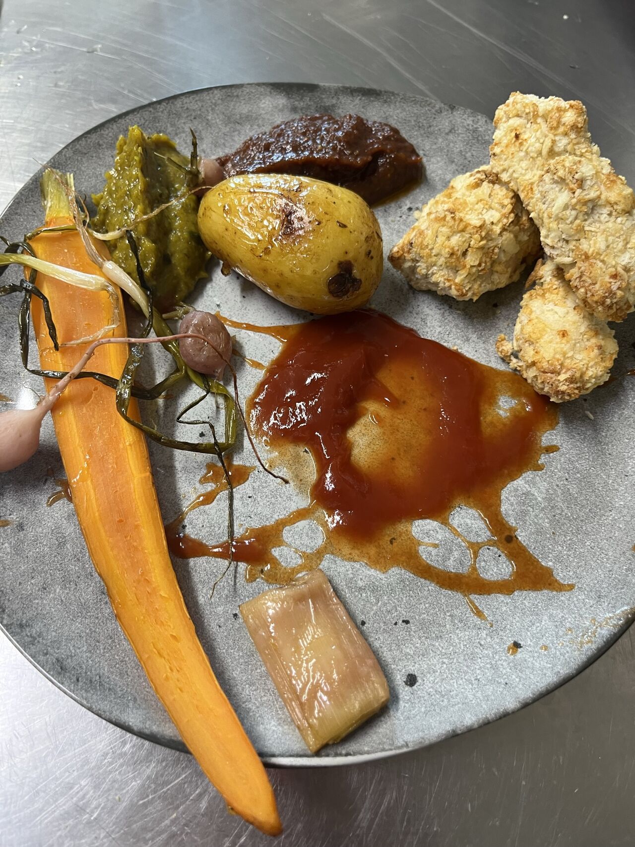 Les nuggets enfants et nos sauces Maison : tomates et courgettes 