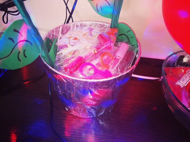 En todos los días muyyyy especiales sorprendemos con algo, esto fue el día de la madre. Llavero moneda carro compra y boligrafo