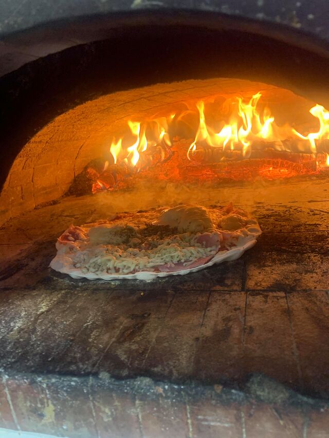 Pizza au feu de bois 