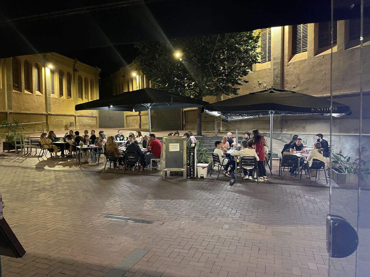 Terrassa acollidora i ben ubicada 