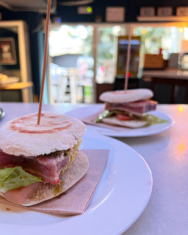 Montado de atún / Tuna min sandwich