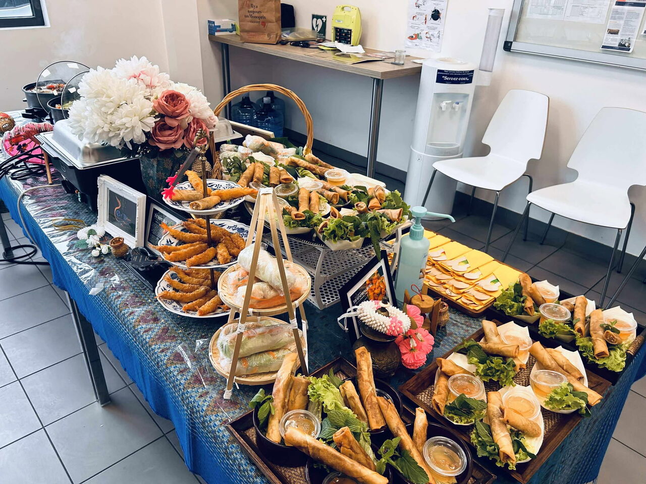 Buffet traiteur thailandais pour un dejeuner d'entreprise