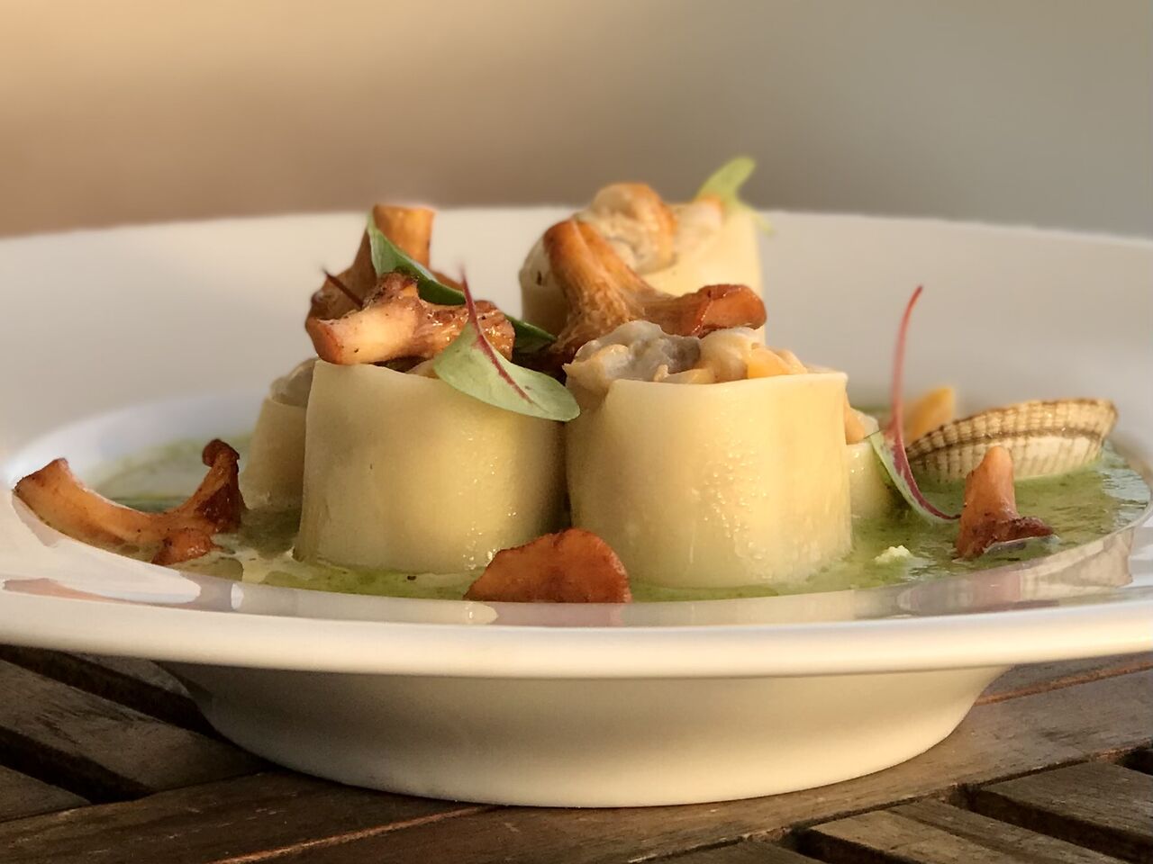 Coques en cannellonis, jus iodé, velouté de cresson