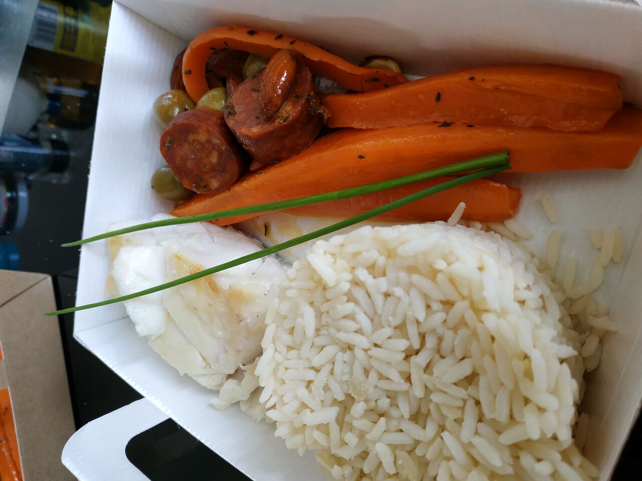 Dos de cabillaud, carottes, chorizo, amandes et riz pilaf