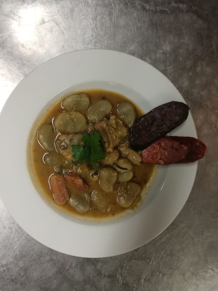 Favas guisadas com entrecosto