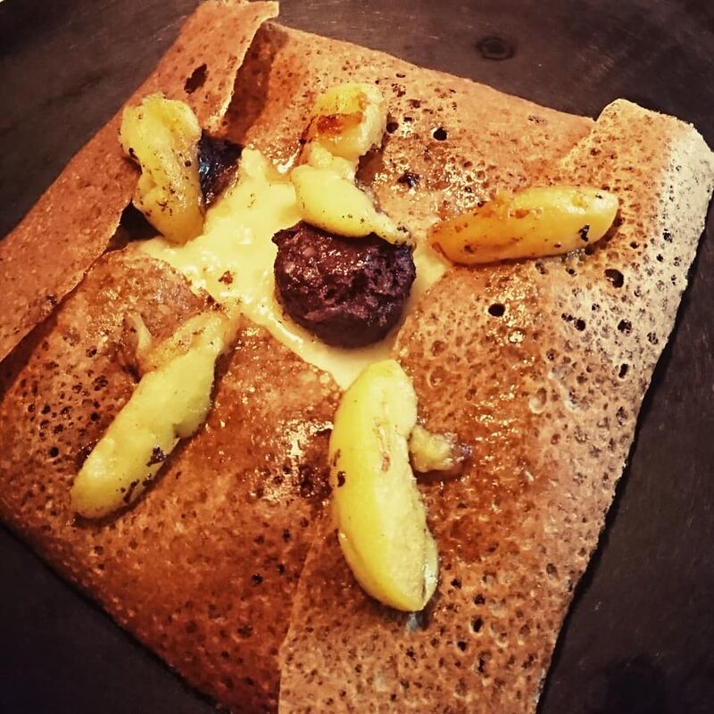 La Black pudding
Écrasé de pomme de terre, boudin noir, pommes