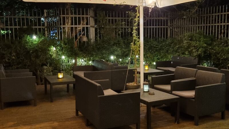 Ogródek za tyłach lokalu - część 