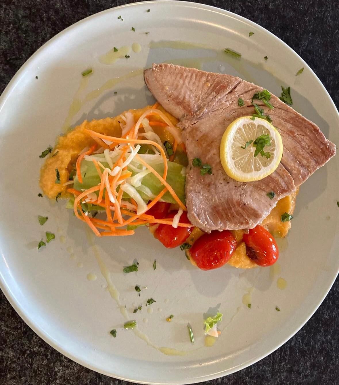 Tuňákový steak, batátové pyré