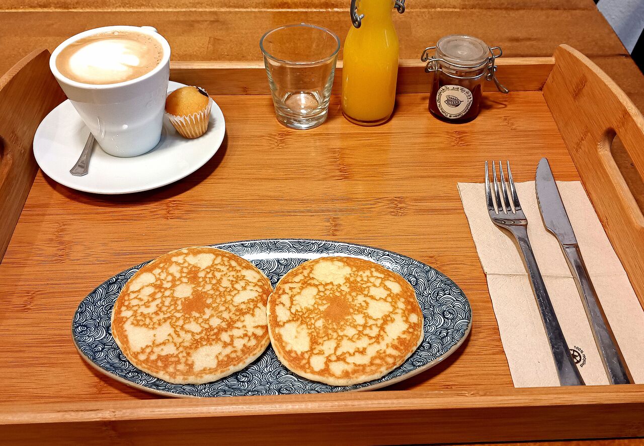 Desayuno Pancake + fruta