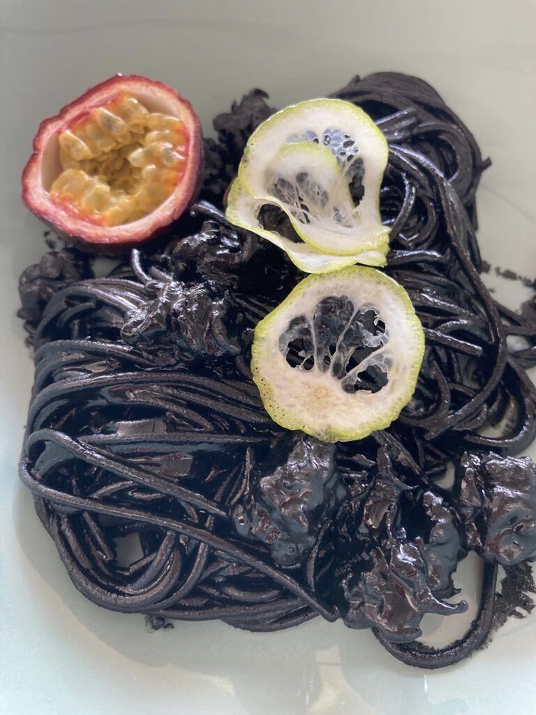 SPAGHETTI NERO E LIME