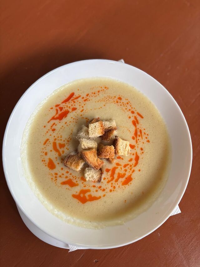 Zelerový krém s krutónmi