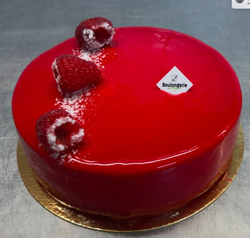 Le Duo :
- Biscuit cuillère
- Croustillant fruits rouges
- Confit fruits rouges
- Mousse fruits rouges