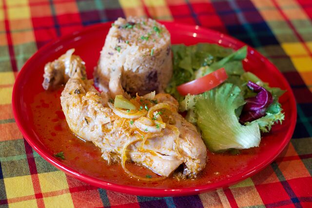 Poulet façon Haïtienne, riz colé haricots rouges