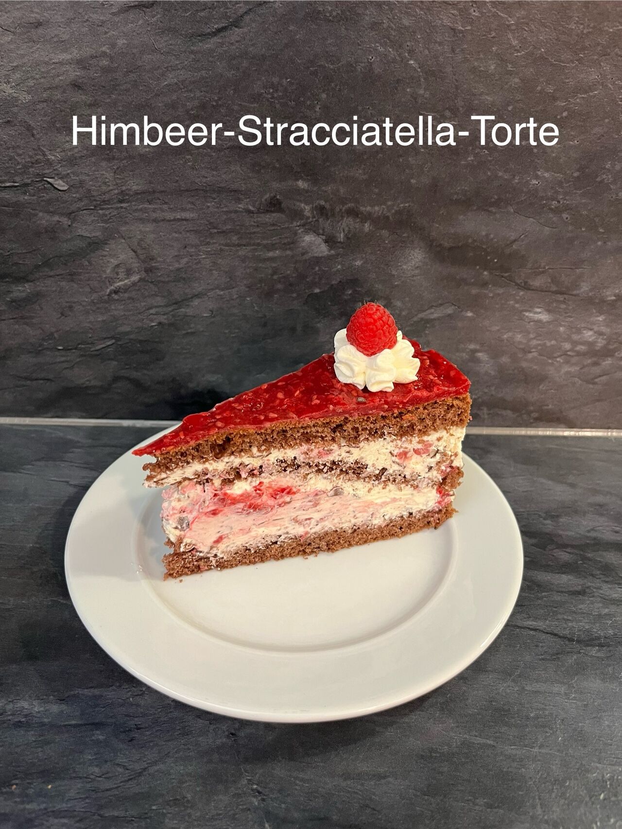 Himbeer-Stracciatella-Torte