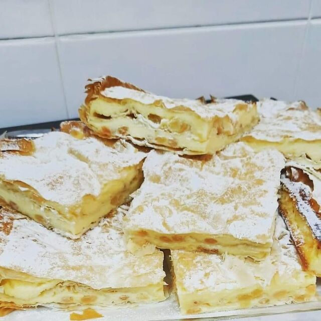 Placinta cu brânza și stafide