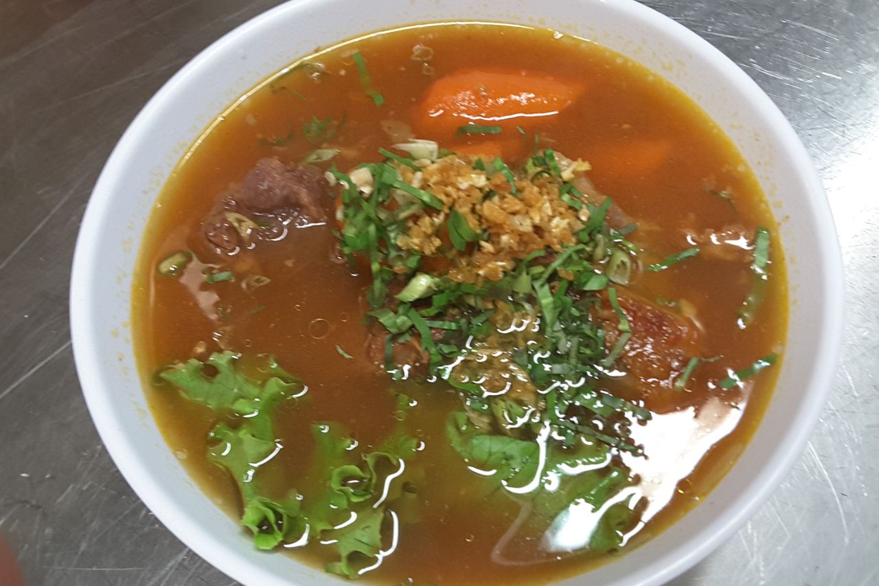 Soupe de pâtes de riz au boeuf du chef