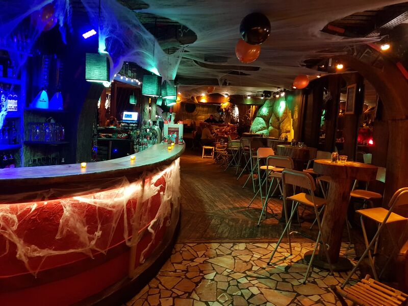 HALLOWEEN BAR